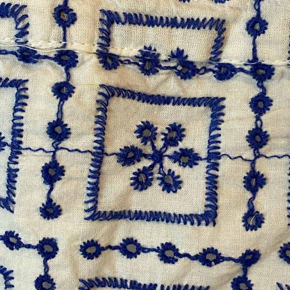 Versona White and Blue Patterned eyelet  Top size Large 100% cotton - Picture 5 of 10